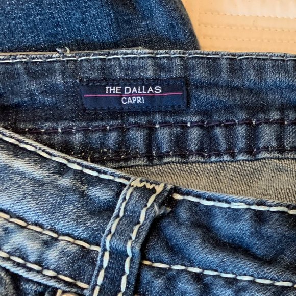 Nearly New Vigoss The Dallas Embroidery Capri Jeans - Picture 6 of 11